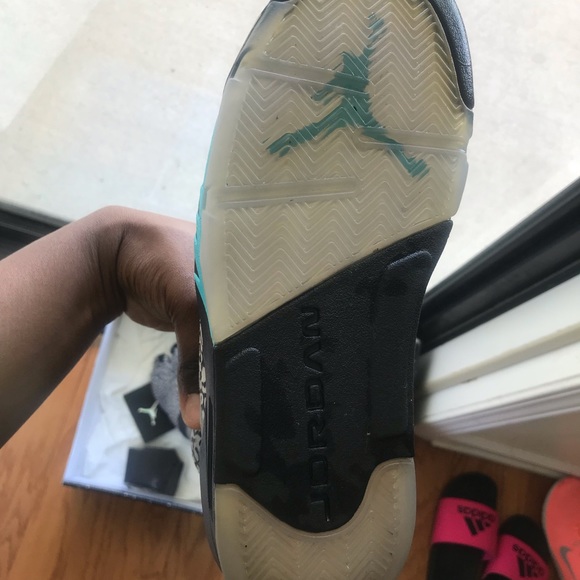 Air Jordan Cement Grey - Picture 5 of 5